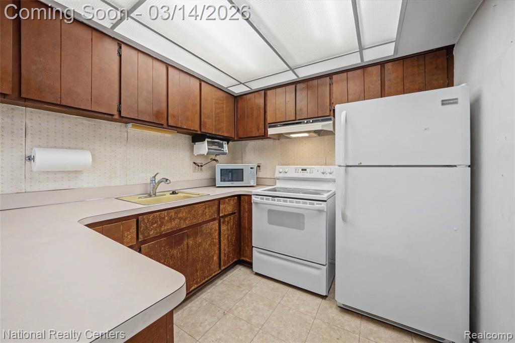 90 Willow Way, Waterford, MI 48328 — Photo 9