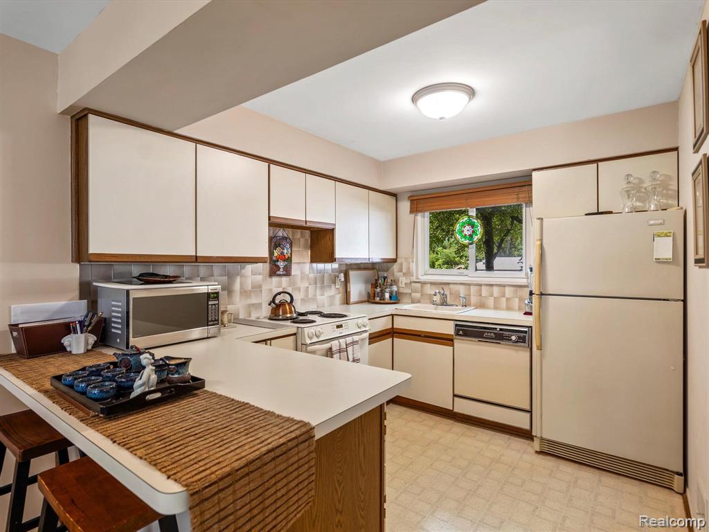 759 KIRTS Boulevard, Troy, MI 48084 — Photo 11
