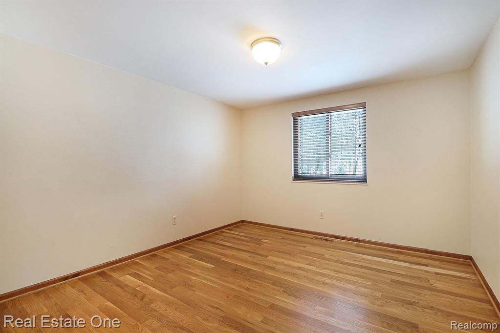 6226 Pinewood Drive, Clarkston, MI — Photo 22