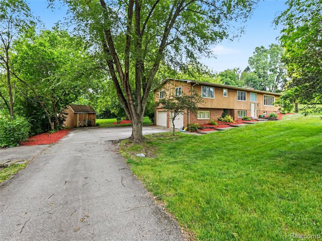 8614 Meadowland Court, Saline, MI 48176