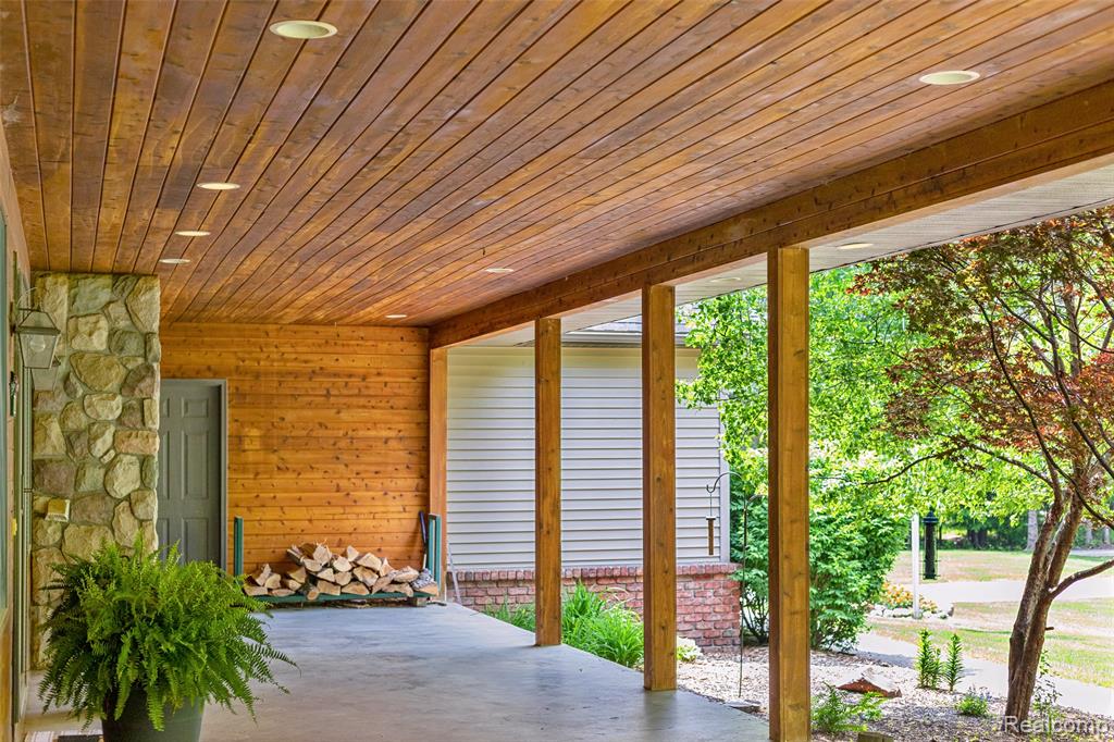 4230 Mill Lake Road, Lake Orion, MI — Photo 9