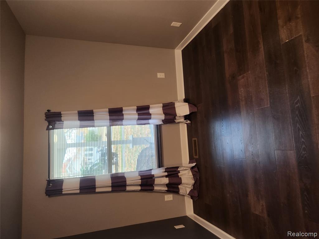 103 Michigan St, Holly, MI 48442 — Photo 12