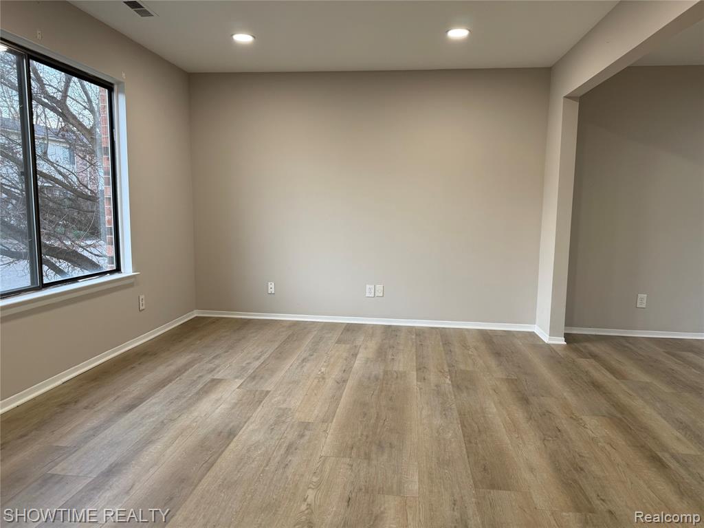 40860 HIGHPOINTE Drive, Clinton Twp, MI 48038 — Photo 2