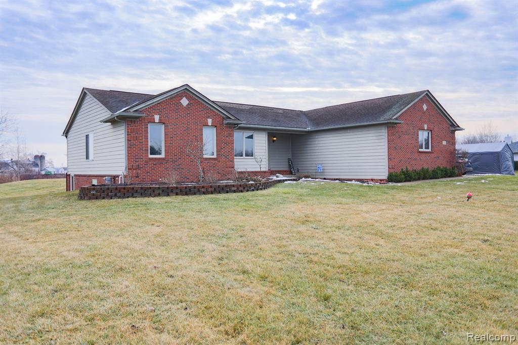 7058 OLDE FARM Trail, Almont, MI 48003 — front exterior