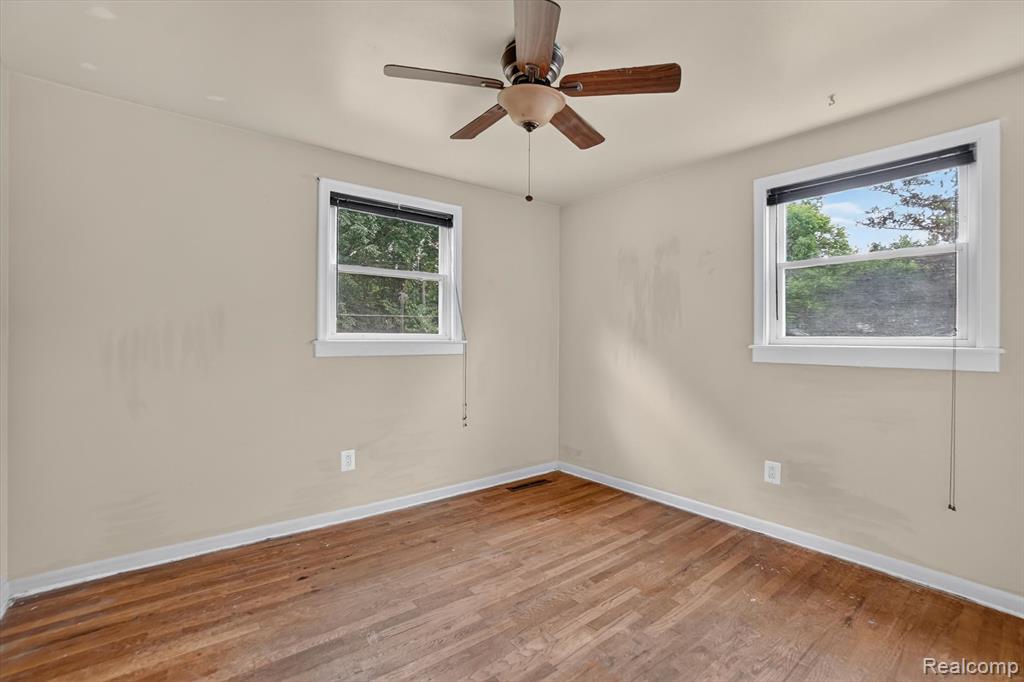 2356 Pineview Court, Flushing, MI 48433 — Photo 28