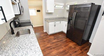 520 E KALAMA Avenue, Madison Heights, MI 48071 — Photo 6