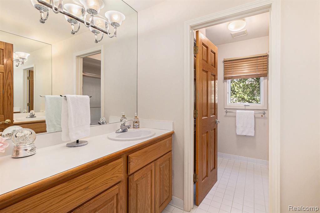 6847 Oakhurst Ridge Road, Clarkston, MI 48348 — Photo 22
