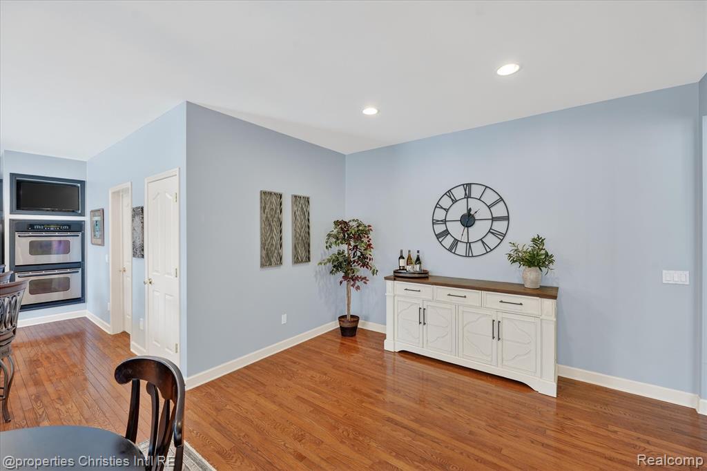 16224 Oak Forest Court W, Northville, MI 48168 — Photo 18