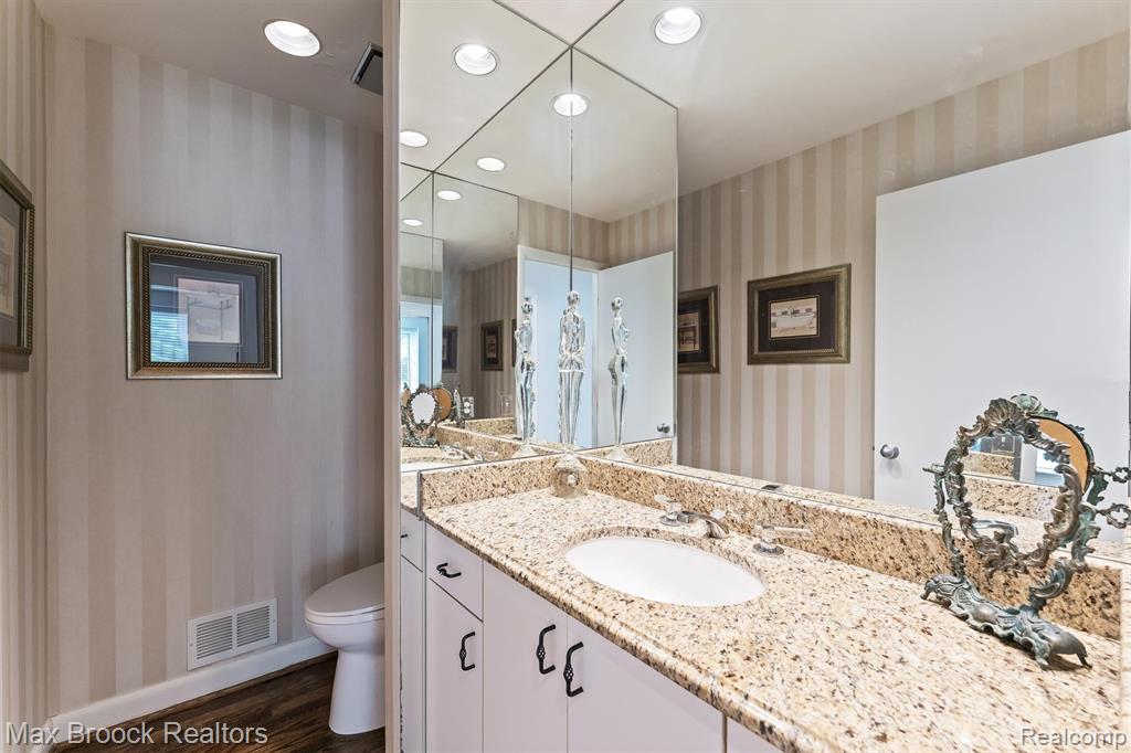 5725 Ridgewood Road, West Bloomfield, MI — Photo 21