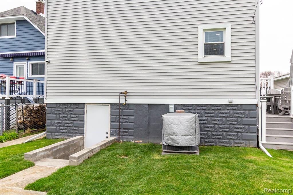 843 CHERRY Street, Wyandotte, MI 48192 — Photo 46