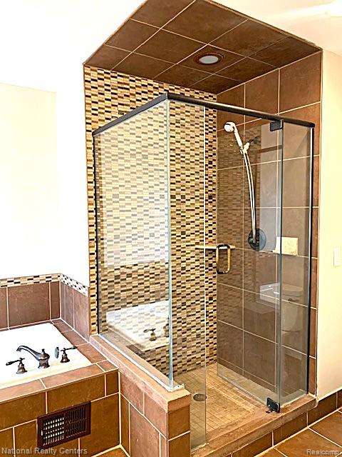 1890 Plumridge Court, Commerce Twp, MI 48390 — Photo 12