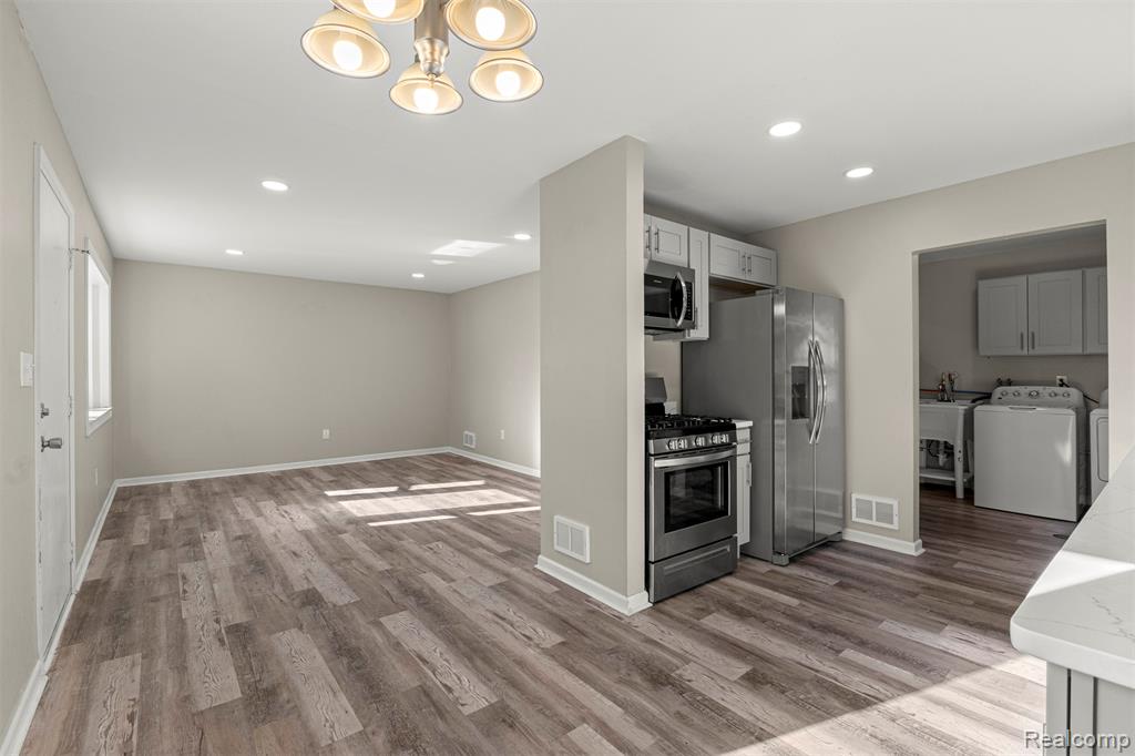 4638 Gertrude Street, Dearborn Heights, MI 48125 — Photo 15