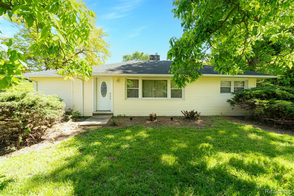 426 Driftwood Avenue, Rochester Hills, MI 48307 — Photo 2