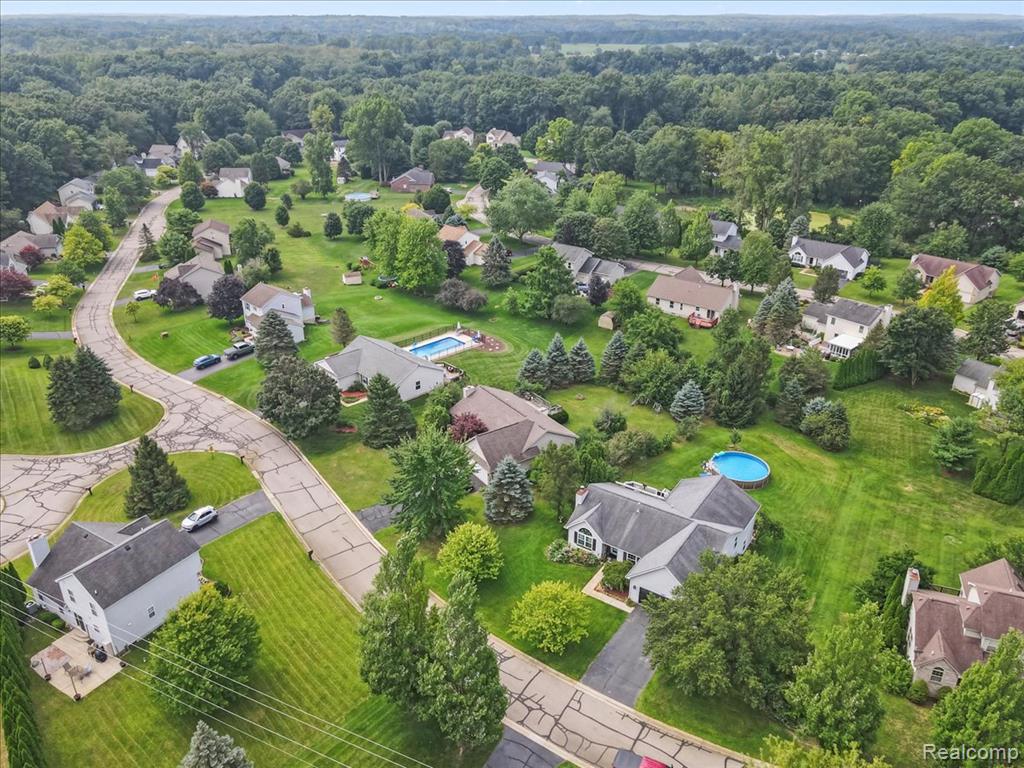 9327 Huron Park Drive, Brighton, MI 48116 — Photo 53