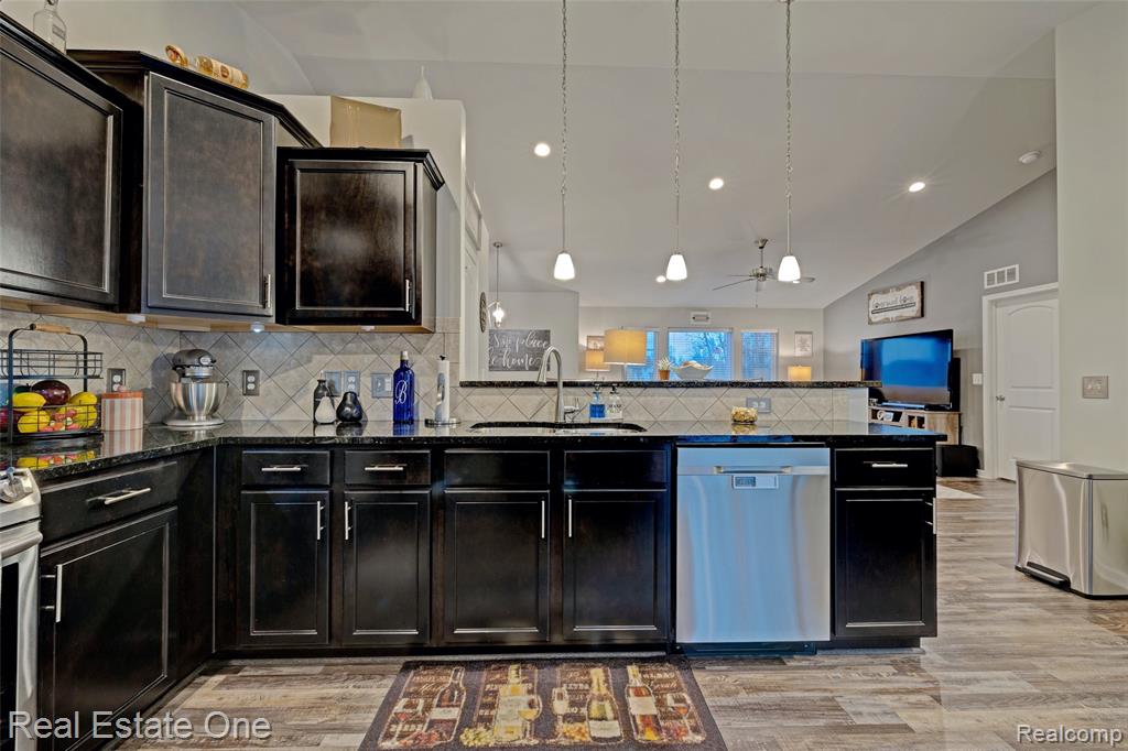 4316 Pebble Creek Boulevard, Grand Blanc, MI 48439 — Photo 19