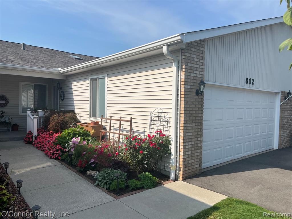 812 Crystal Lane, Marysville, MI 48040 — front exterior