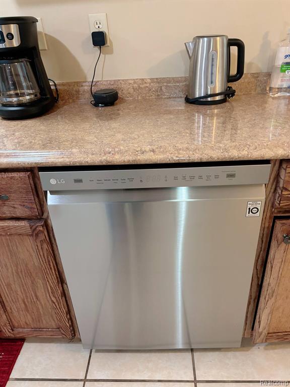 26387 N Alden Street N, Madison Heights, MI 48071 — Photo 13