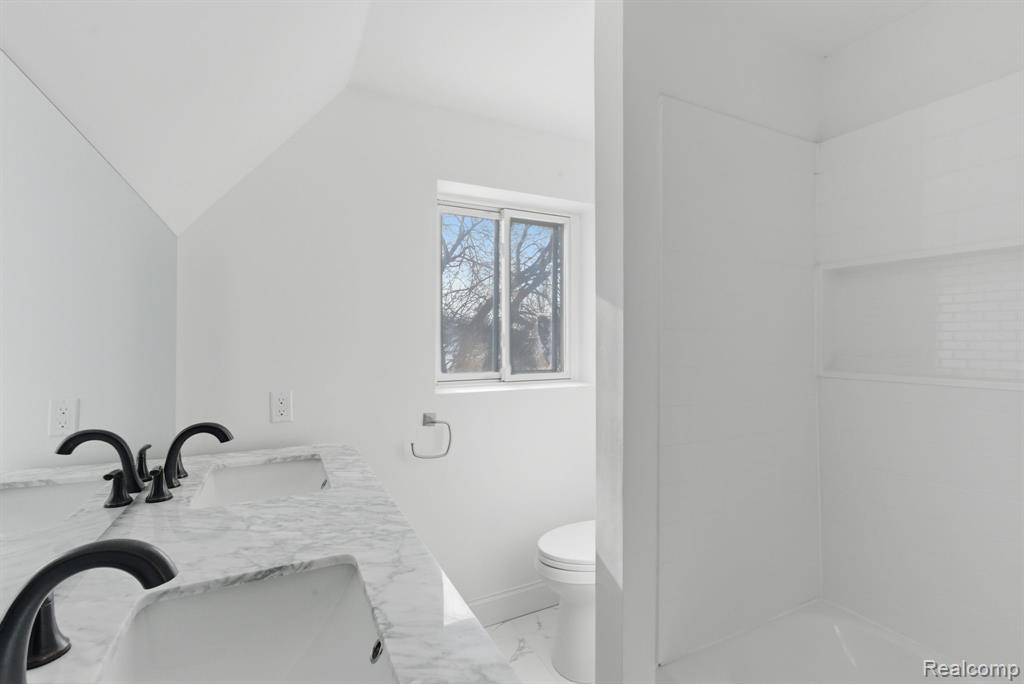 16022 Stephens Drive, Eastpointe, MI 48021 — Photo 11