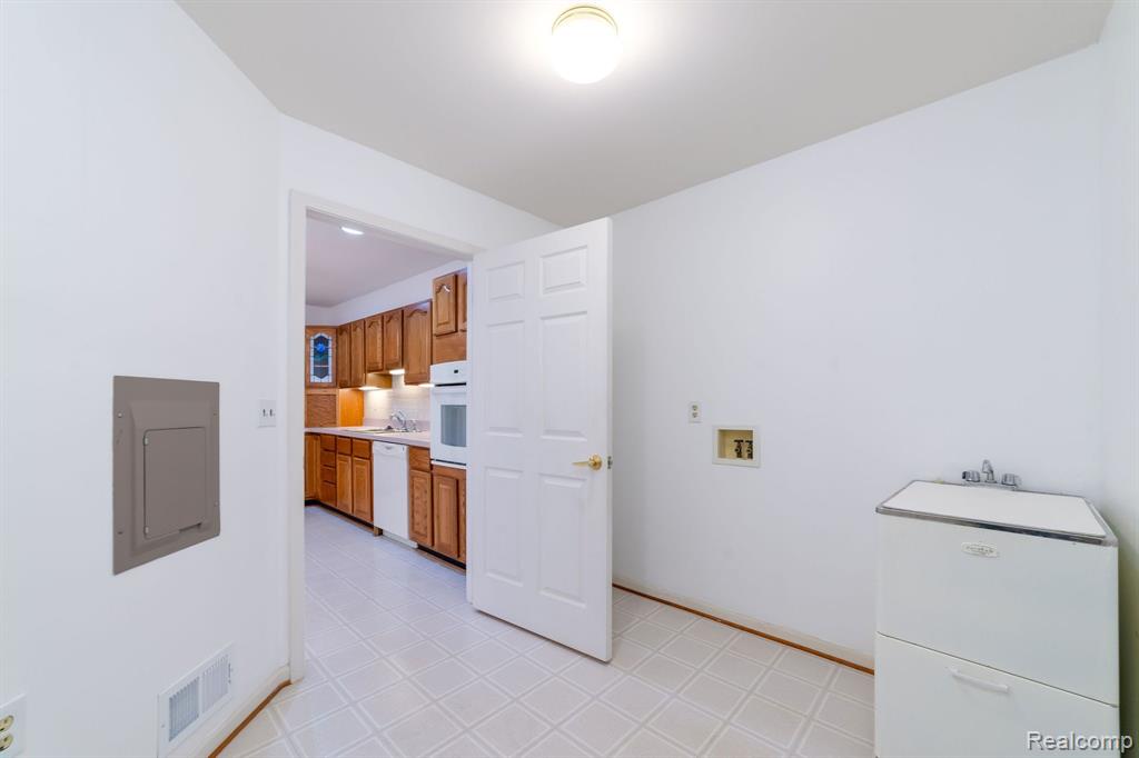21345 BOXWOOD, Farmington Hills, MI 48336 — Photo 11