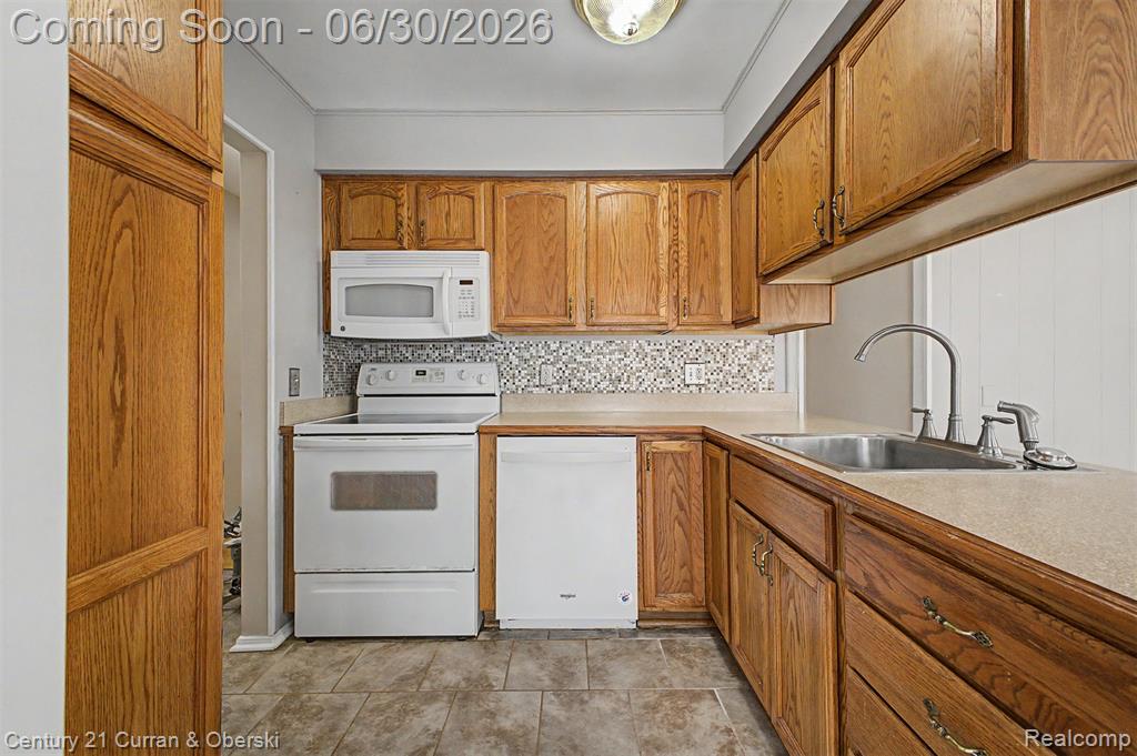 42519 Applecreek Drive, Plymouth, MI 48170 — Photo 10