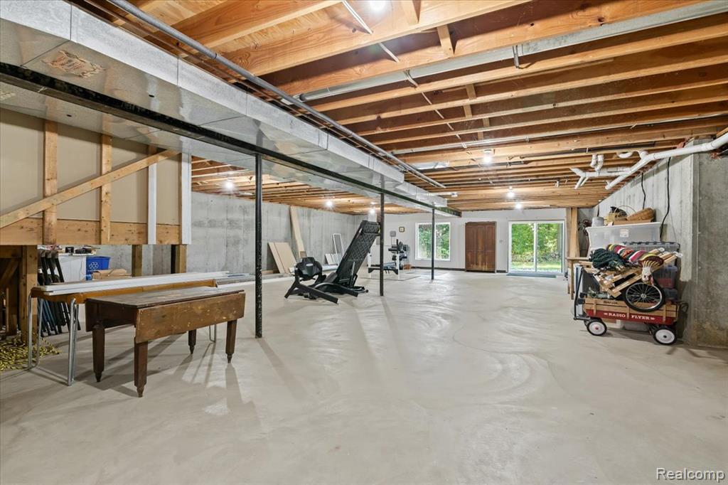12002 Renfrew Court, Hartland, MI 48353 — Photo 33