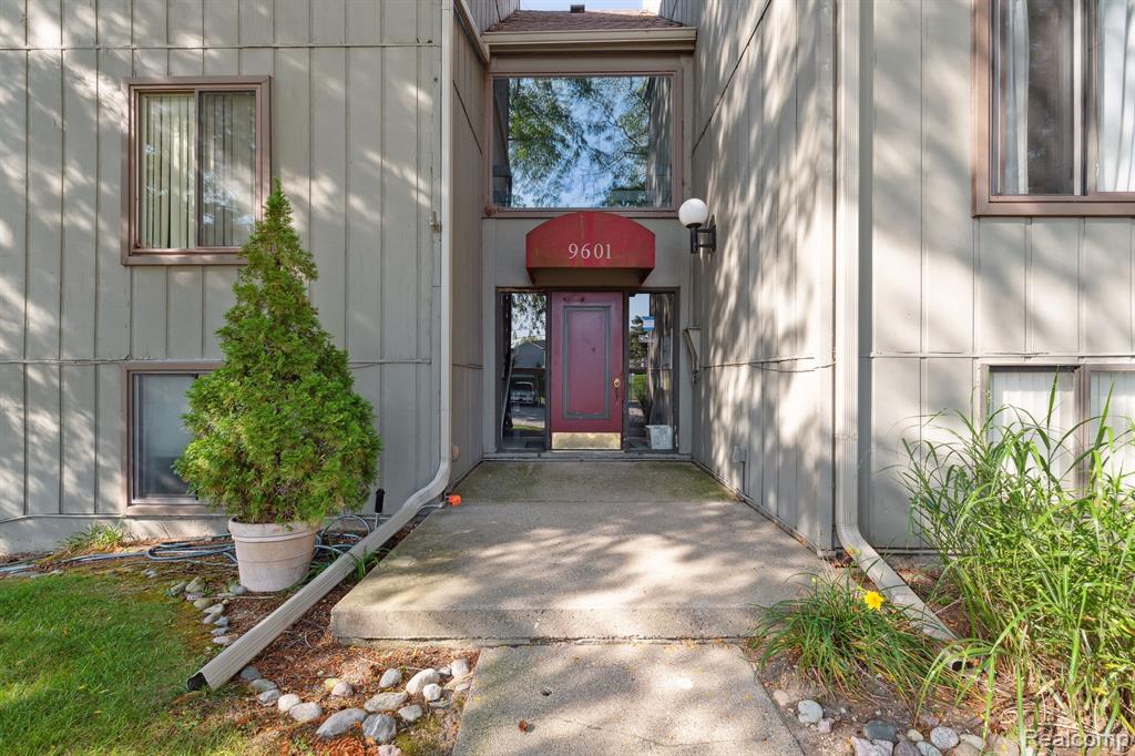 9601 BAYVIEW Drive, #301, Ypsilanti, MI 48197 — Photo 5