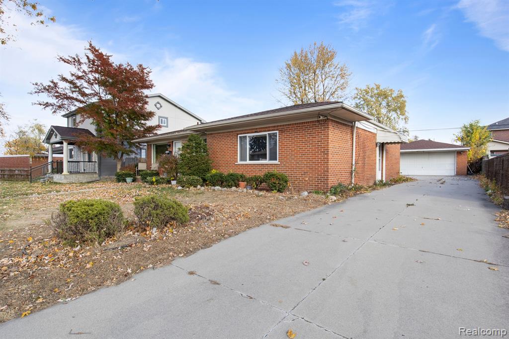 6916 KINMORE Street, Dearborn Heights, MI 48127 — Photo 34