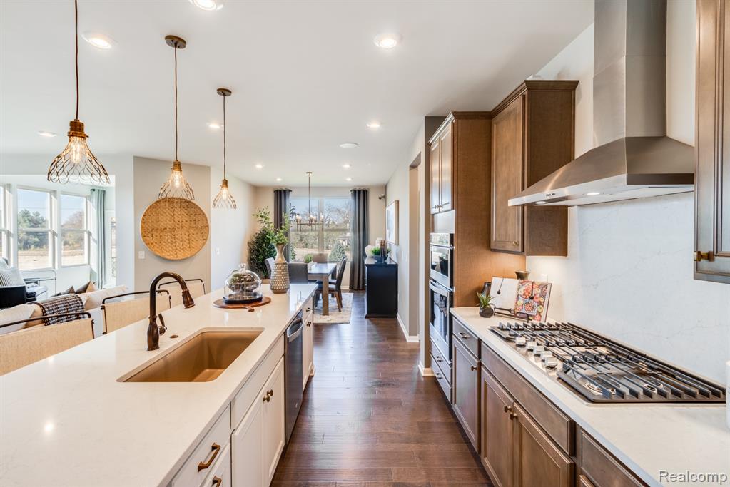 320 Dragonstone Court, Lake Orion, MI — Photo 9