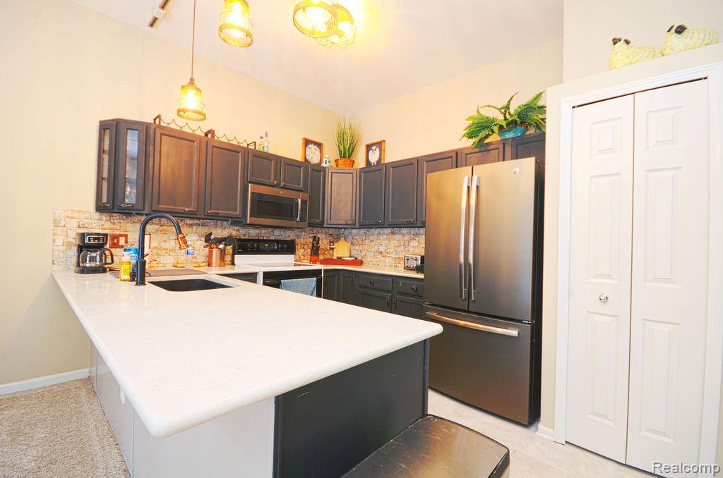 7968 Divot Drive E, 5, Waterford, MI 48327 — Photo 10