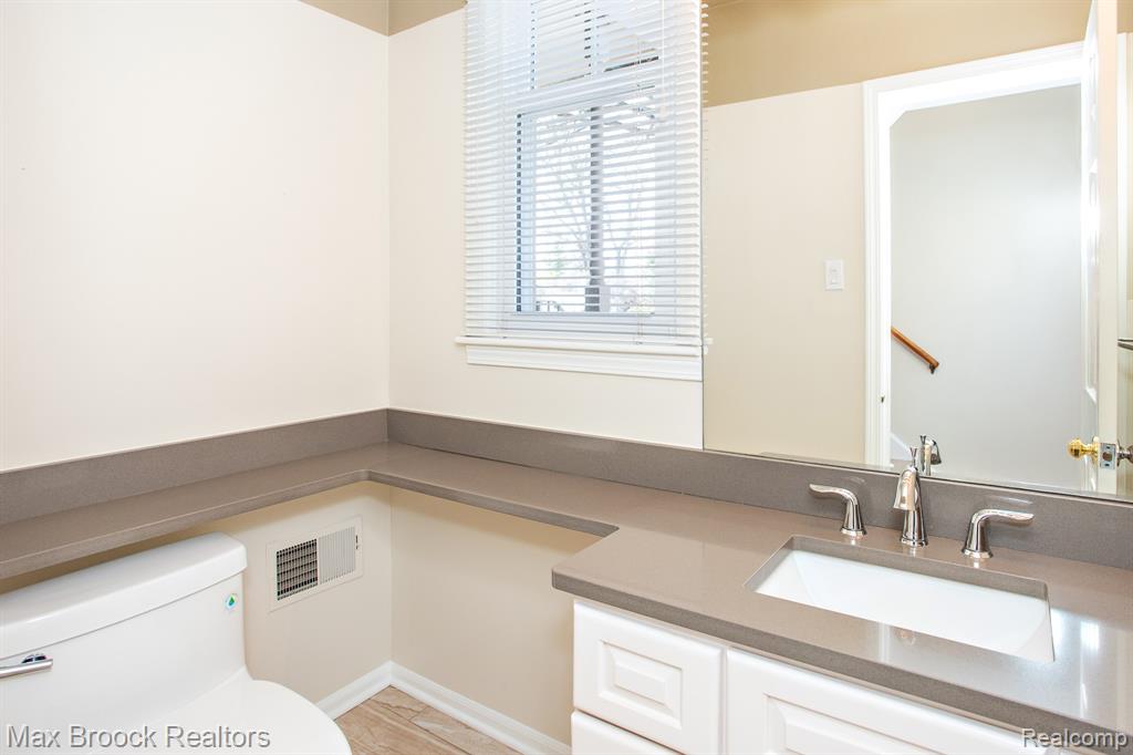 26614 Humber Street, Huntington Woods, MI — Photo 20