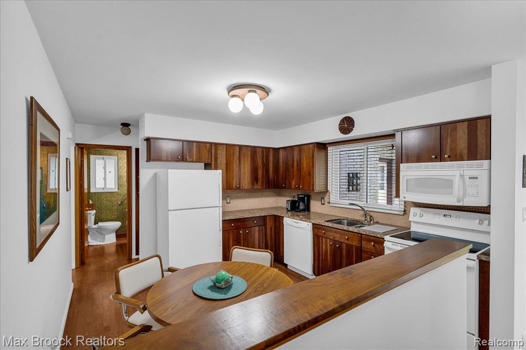 2419 Avondale Street W, Sylvan Lake, MI 48320 — Photo 5