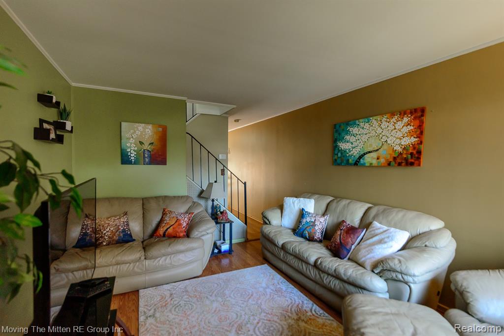 502 Estrada Drive, Belleville, MI 48111 — Photo 2