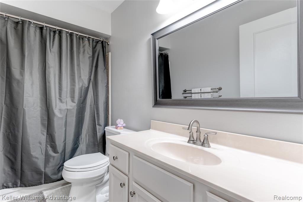 44985 Steeple Path, Novi, MI — Photo 24