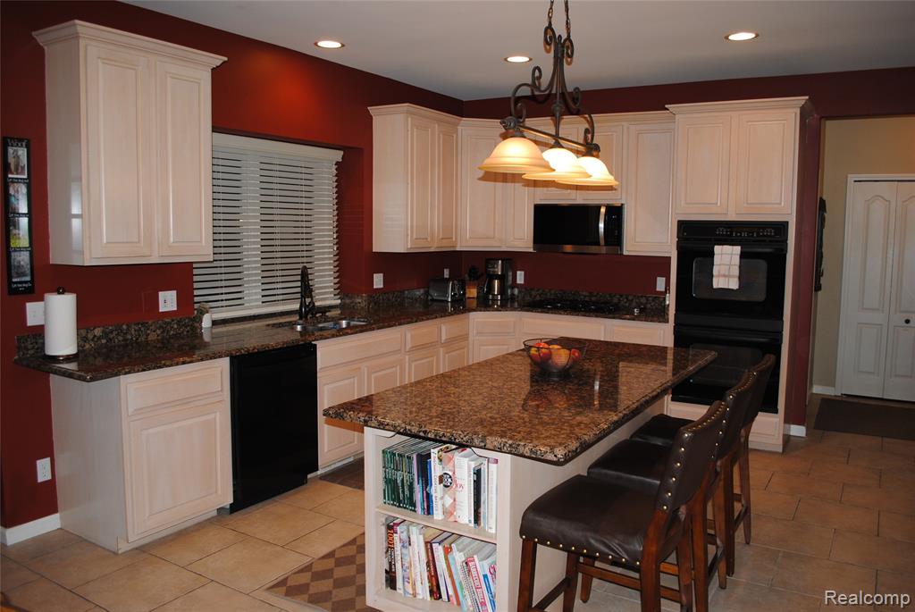 1271 Tulberry Circle, Rochester, MI 48306 — Photo 28