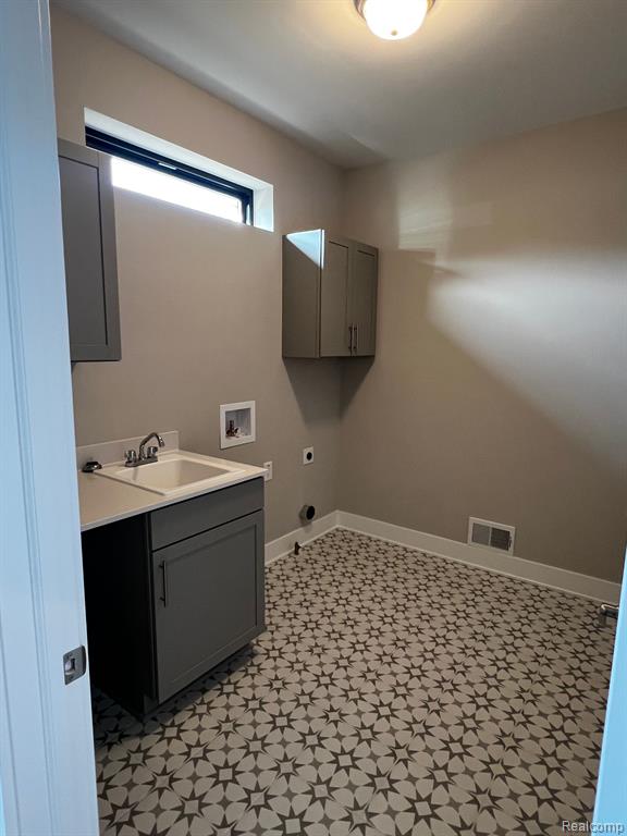 60657 TOWN SQUARE Street, New Hudson, MI 48165 — Photo 15
