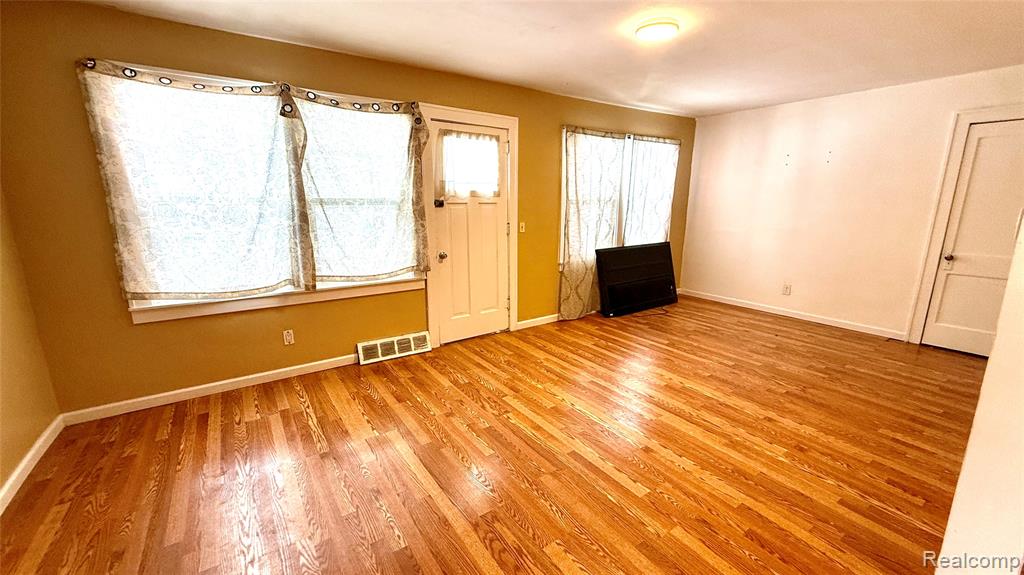 98 E New York Avenue, Pontiac, MI 48340 — Photo 2