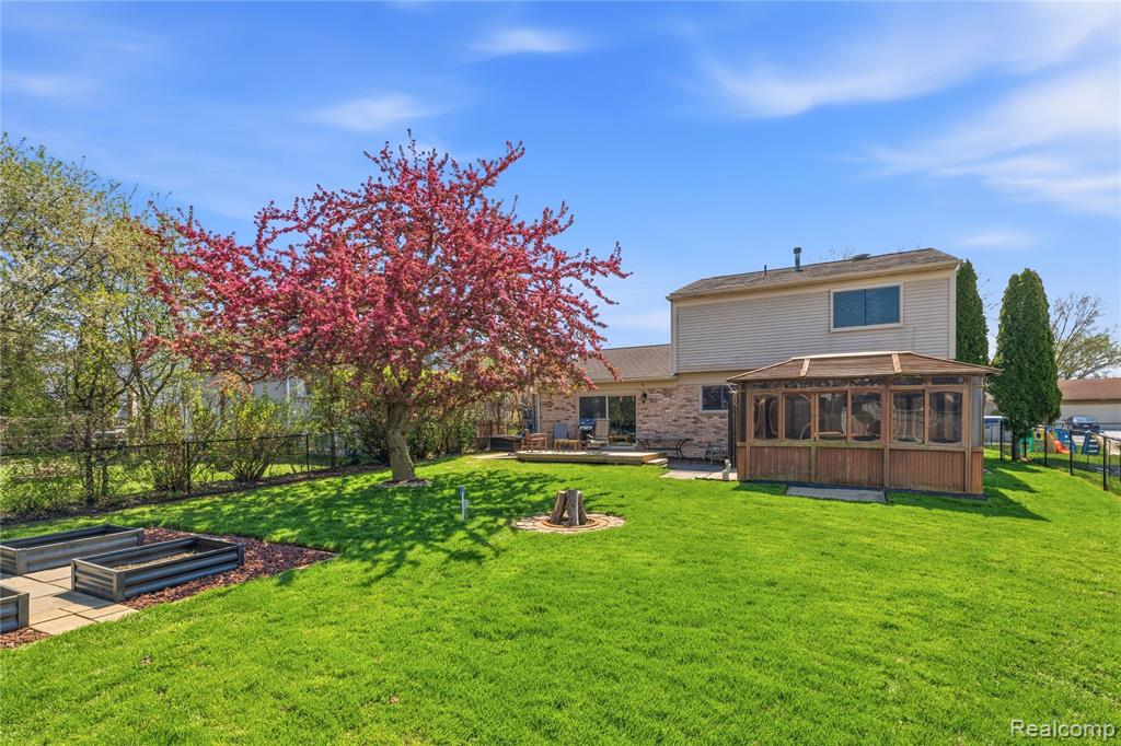 25030 Balsam Drive, Flat Rock, MI 48134 — Photo 26
