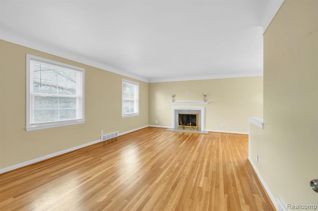 857 HARCOURT Road, Grosse Pointe Park, MI 48230 — Photo 7