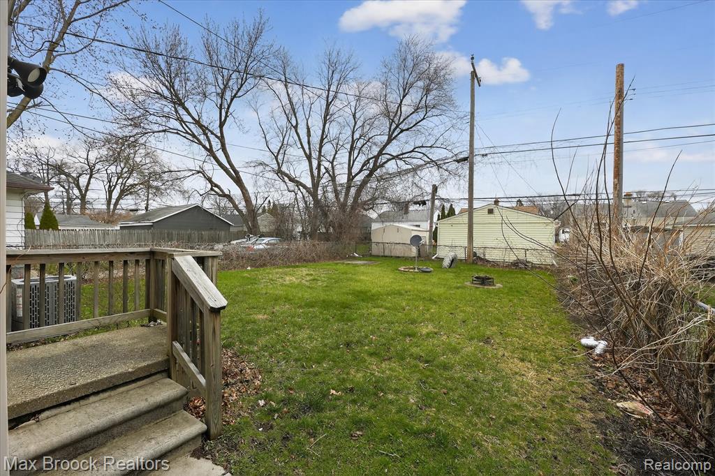 23448 Easterling Avenue, Hazel Park, MI 48030 — Photo 36