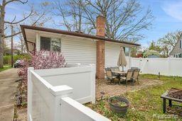 2051 AVONDALE Street, Sylvan Lake, MI 48320 — Photo 23