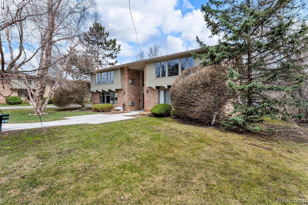 340 CONCORD Place, 2, Bloomfield Hills, MI 48304 — Photo 2