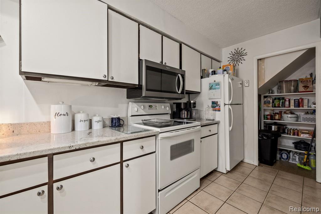 575 E TROY Street, Ferndale, MI 48220 — Photo 9