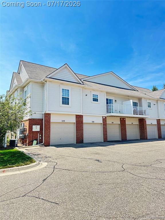 5210 Addington Drive, Commerce Twp, MI 48390 — Photo 22