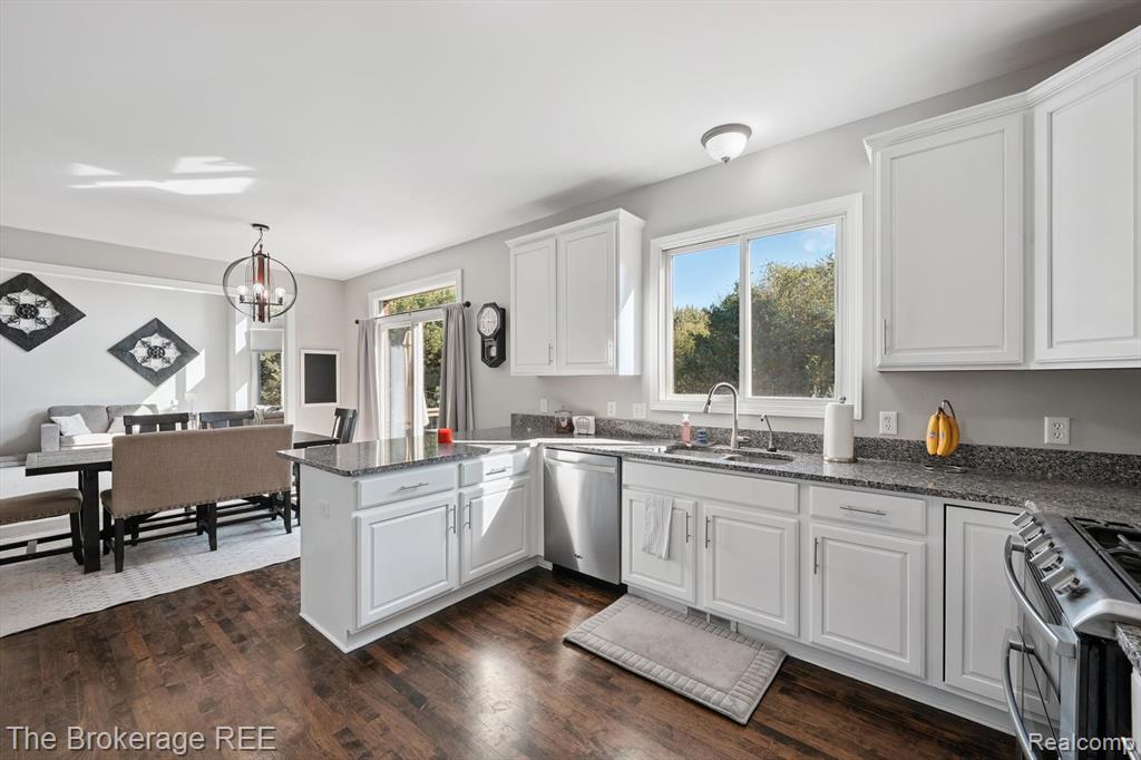 8000 Barrington Lane, Clarkston, MI 48348 — Photo 16