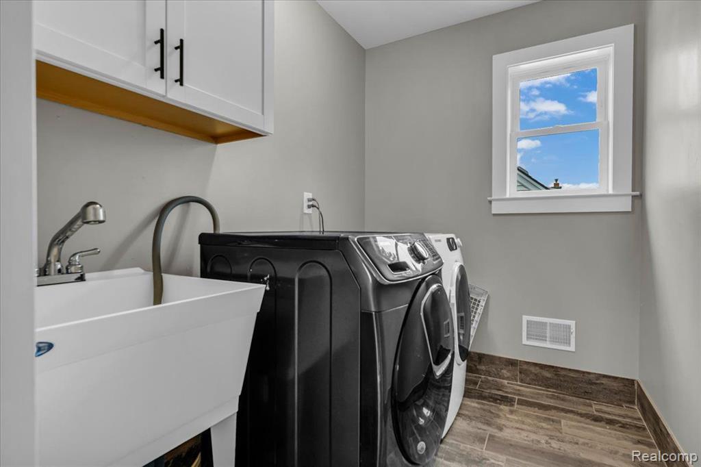 705 WHITCOMB Avenue, Royal Oak, MI 48073 — Photo 32