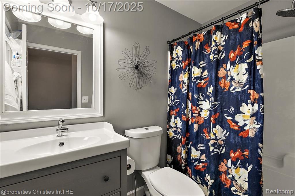 3076 Pridham Street, Keego Harbor, MI 48320 — Photo 24
