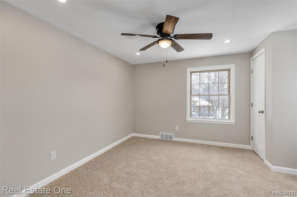 19196 Berden Street, Grosse Pointe, MI 48236 — Photo 19