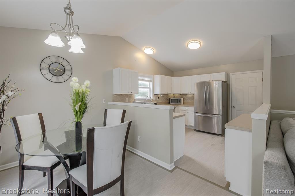 5039 Auker Drive, Grand Blanc, MI 48507 — Photo 8
