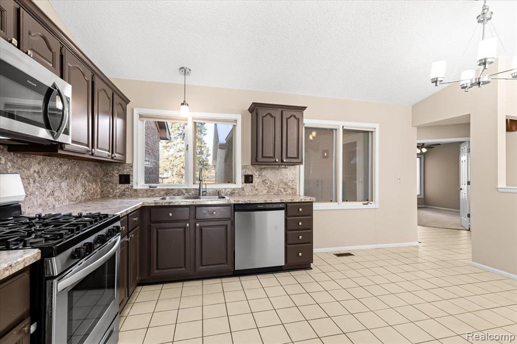 22245 RIVER RIDGE Trail, Farmington Hills, MI 48335 — Photo 15