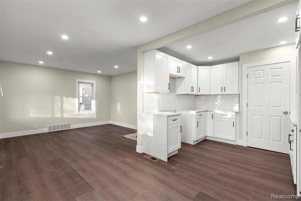 8900 Asbury Park, Detroit, MI 48228 — Photo 17